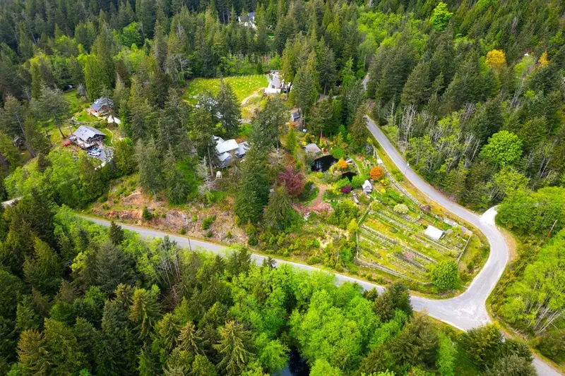 620 LAURA ROAD - photo 2 of 25