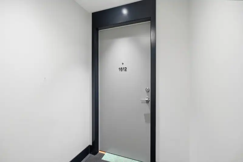 1612 10626 CITY PARKWAY - photo 4 of 33