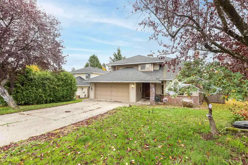 14312 69A AVENUE - photo 2 of 34