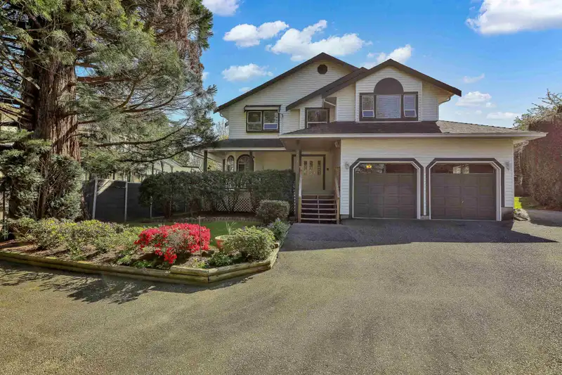 7549 149A STREET - photo 3 of 35
