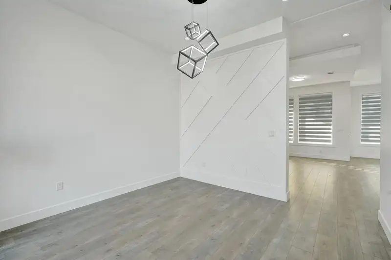 14726 62A AVENUE - photo 4 of 19