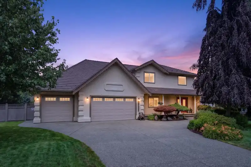18055 98 AVENUE - photo 1 of 37