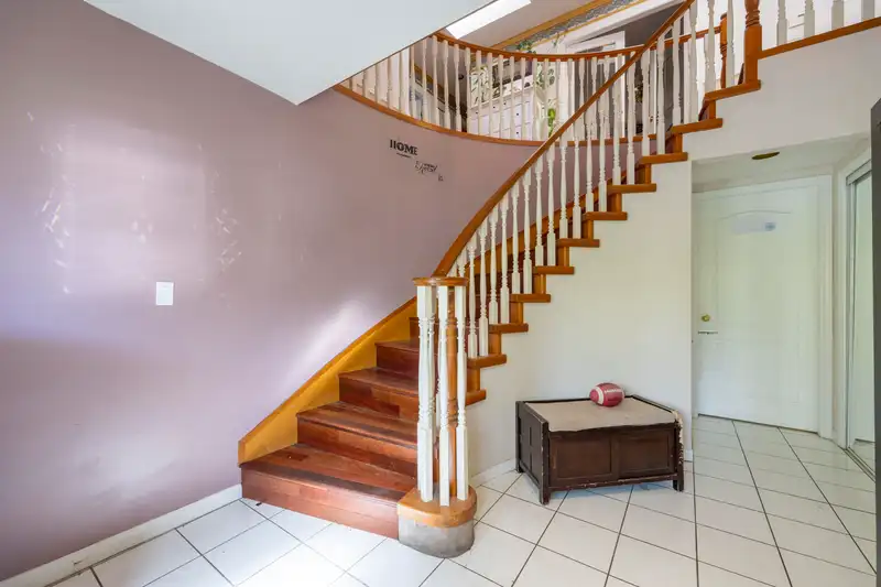 14446 BEDFORD DRIVE - photo 4 of 37