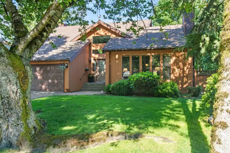 9214 133 STREET - photo 2 of 28