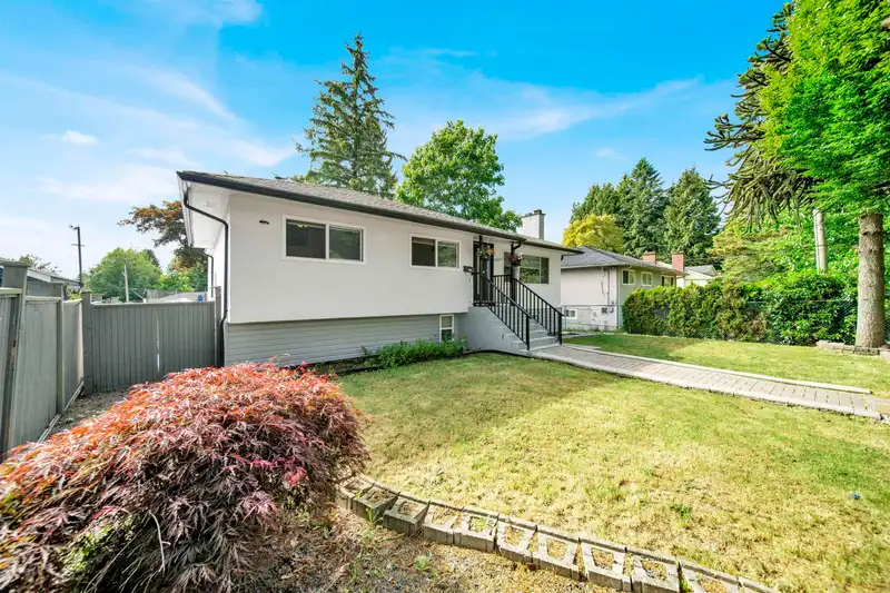 10231 SEMIAHMOO ROAD - photo 1 of 38