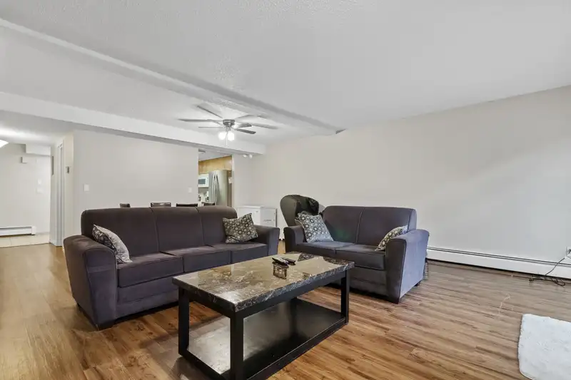 223 7453 140 STREET - photo 2 of 35