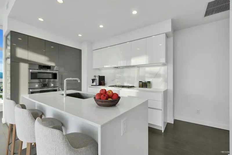 3402 2085 SKYLINE COURT - photo 4 of 25