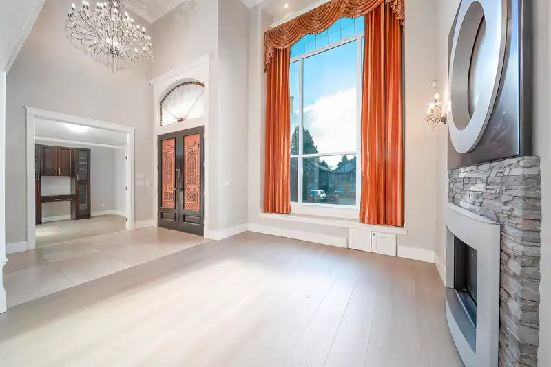 14065 102A AVENUE - photo 3 of 40