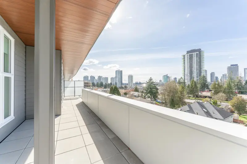 608 10488 138A STREET - photo 2 of 17