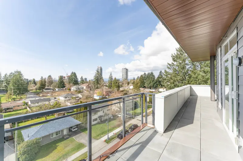 608 10488 138A STREET - photo 4 of 17