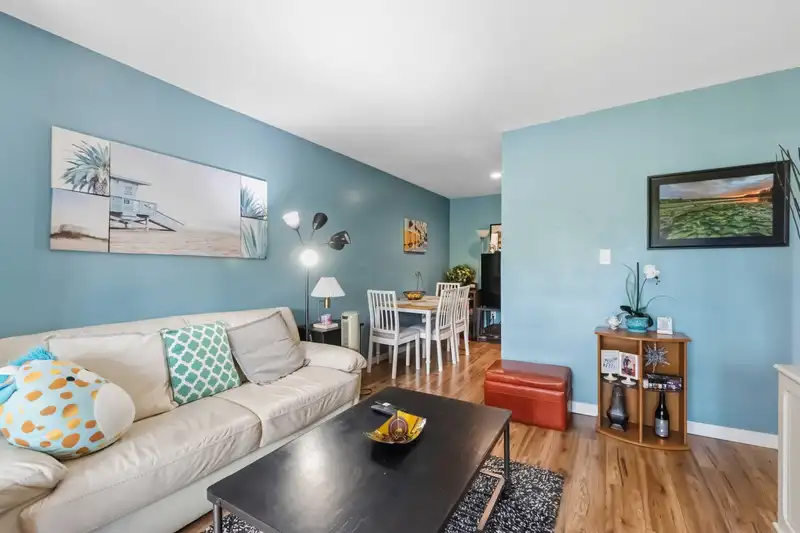 206 10468 148 STREET - photo 2 of 29