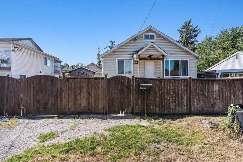 12768 112B AVENUE - photo 2 of 37