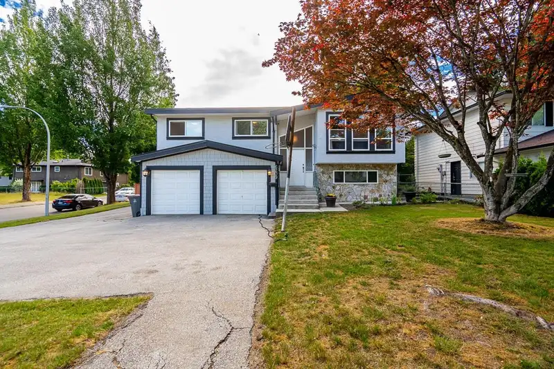6209 172 STREET - photo 1 of 27
