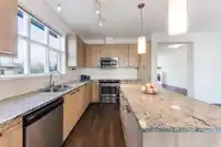 1 8355 164 STREET - thumbnail 4
