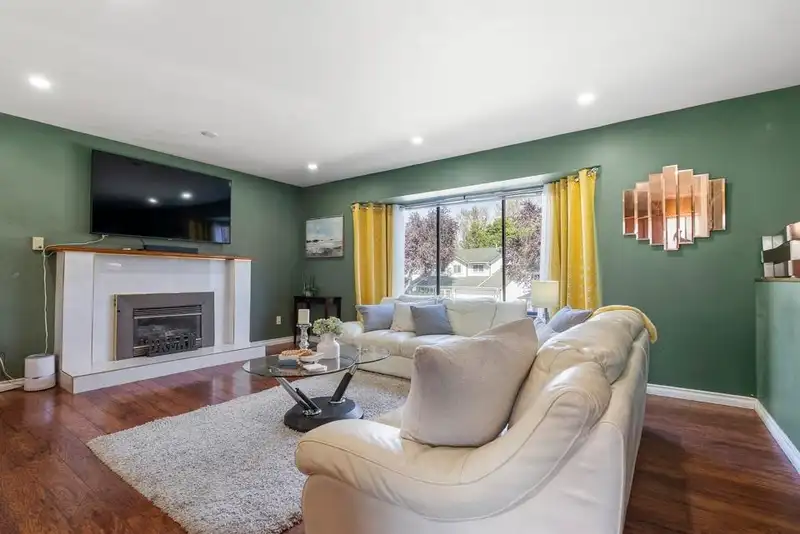 13894 80B AVENUE - photo 2 of 34