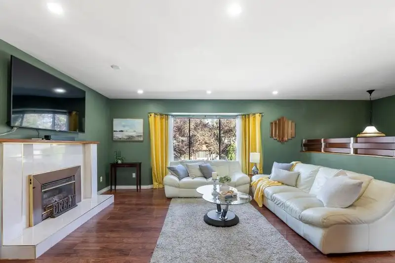 13894 80B AVENUE - photo 4 of 34