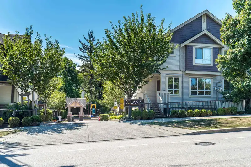 32 19560 68 AVENUE - photo 2 of 33