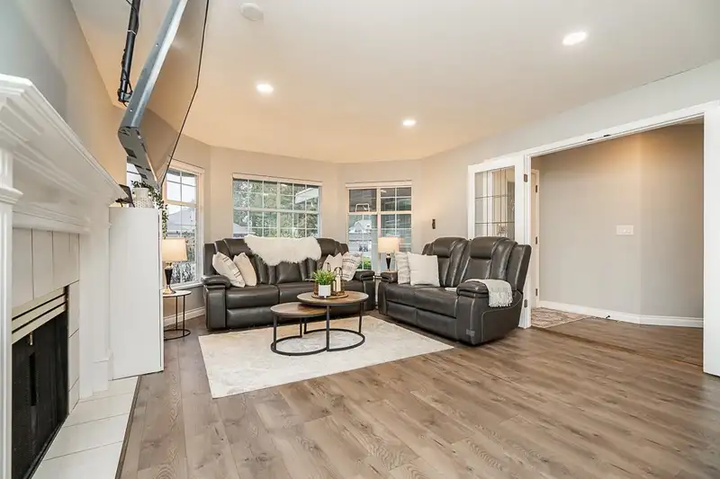 16336 108A AVENUE - photo 3 of 25