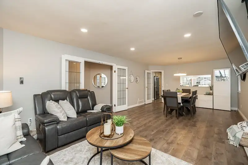 16336 108A AVENUE - photo 4 of 25