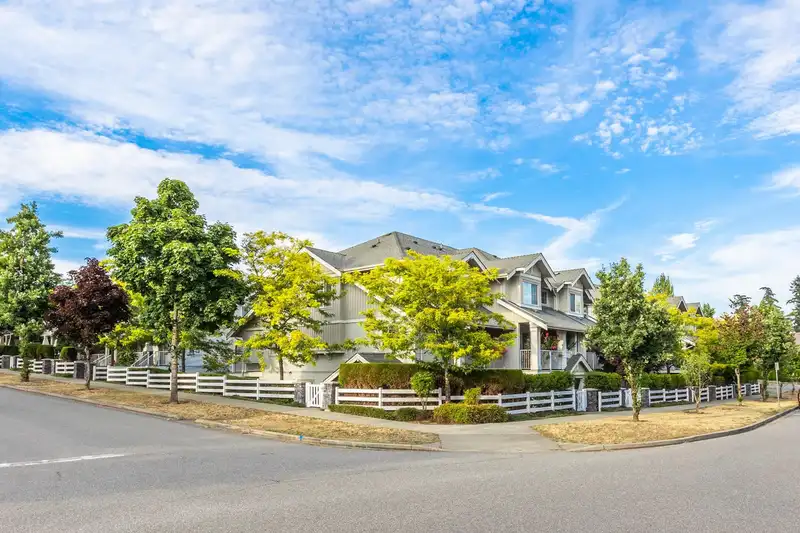 42 6568 193B STREET - photo 1 of 40