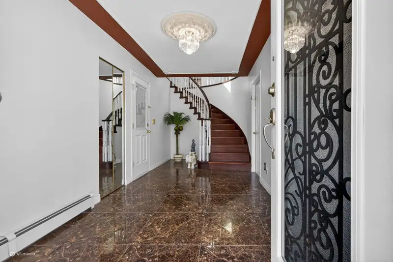 9515 124A STREET - photo 2 of 39