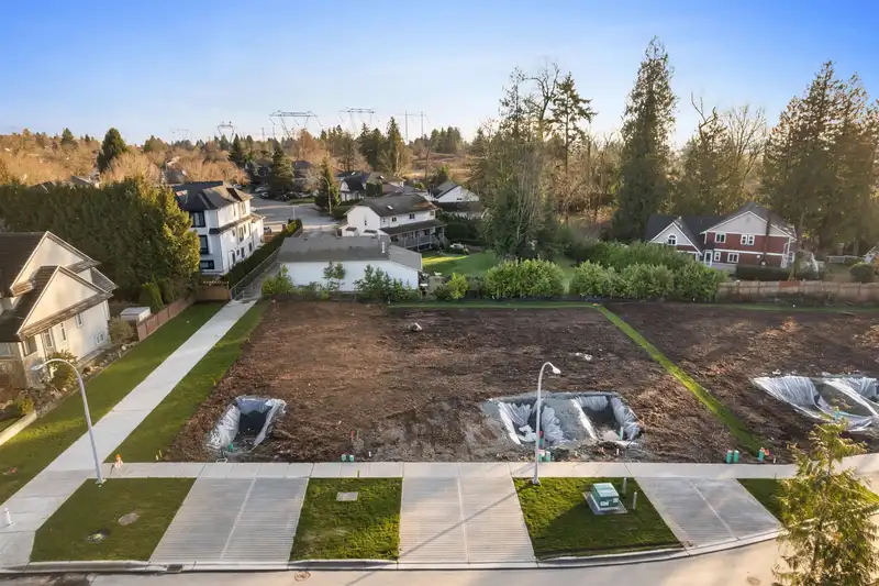 18086 66 AVENUE - photo 2 of 20