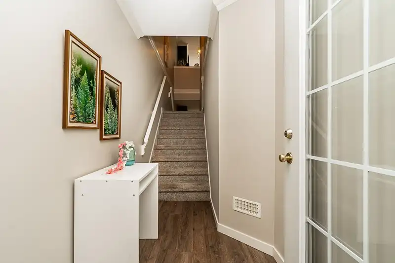 46 15037 58 AVENUE - photo 4 of 39