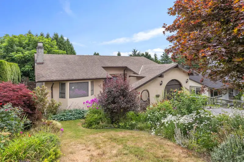 18102 58 AVENUE - photo 1 of 31