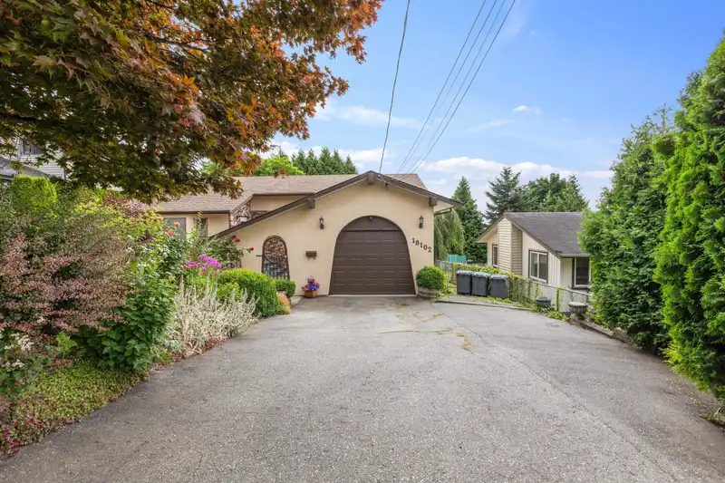 18102 58 AVENUE - photo 2 of 31