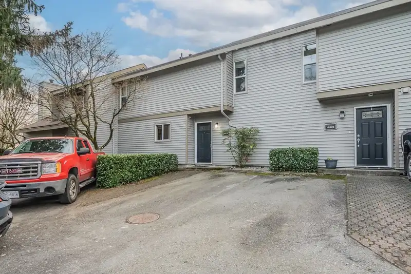 19224 FAIRWAY DRIVE - photo 2 of 26