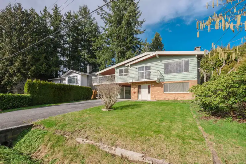 14237 69 AVENUE - photo 2 of 40