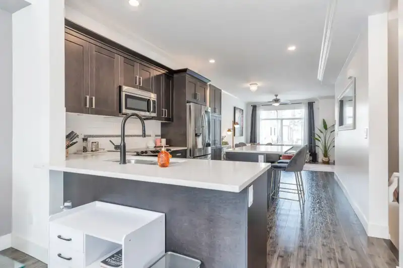 21 5957 152 STREET - photo 3 of 40