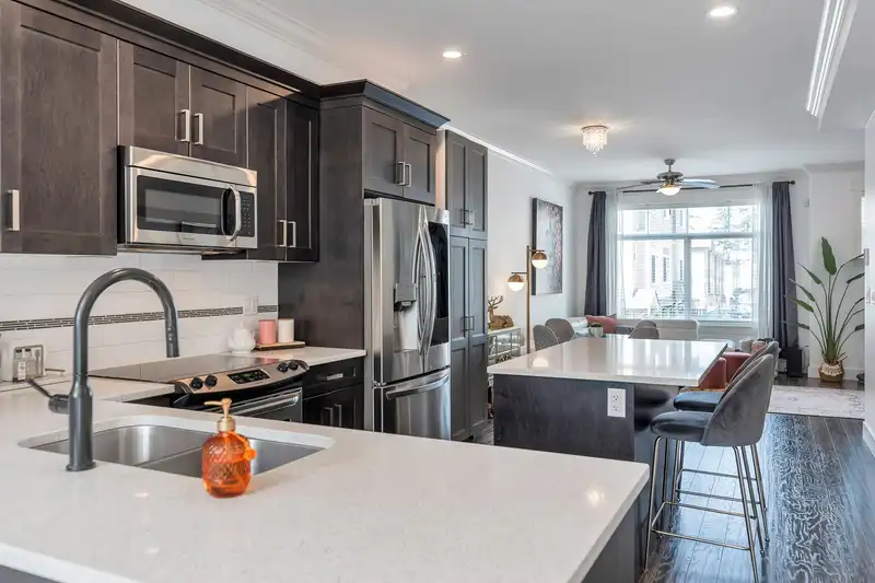 21 5957 152 STREET - photo 4 of 40