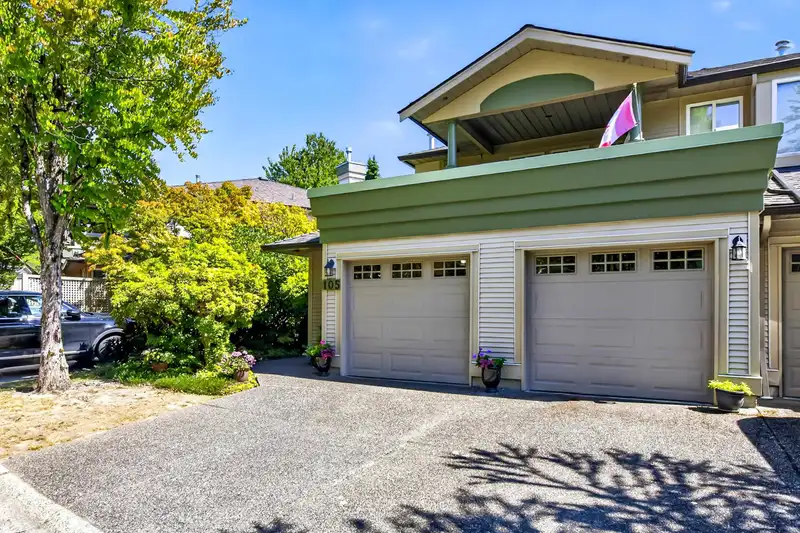 105 13888 70 AVENUE - photo 2 of 25