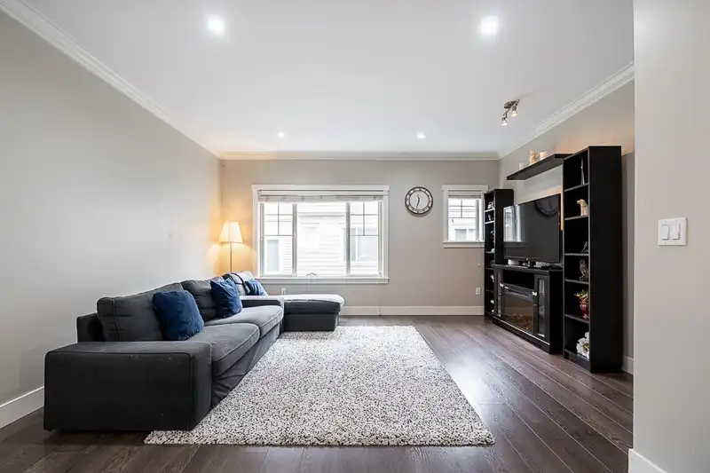 8 19097 64 AVENUE - photo 3 of 37