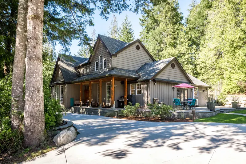 6979 SECHELT INLET ROAD - photo 2 of 25