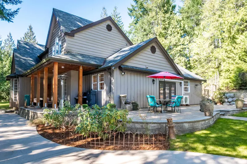 6979 SECHELT INLET ROAD - photo 4 of 25