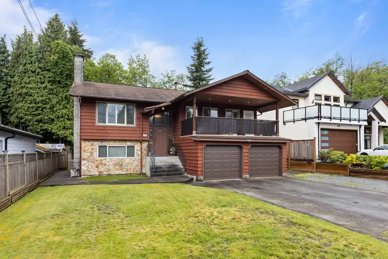 7025 141 STREET - photo 2 of 37