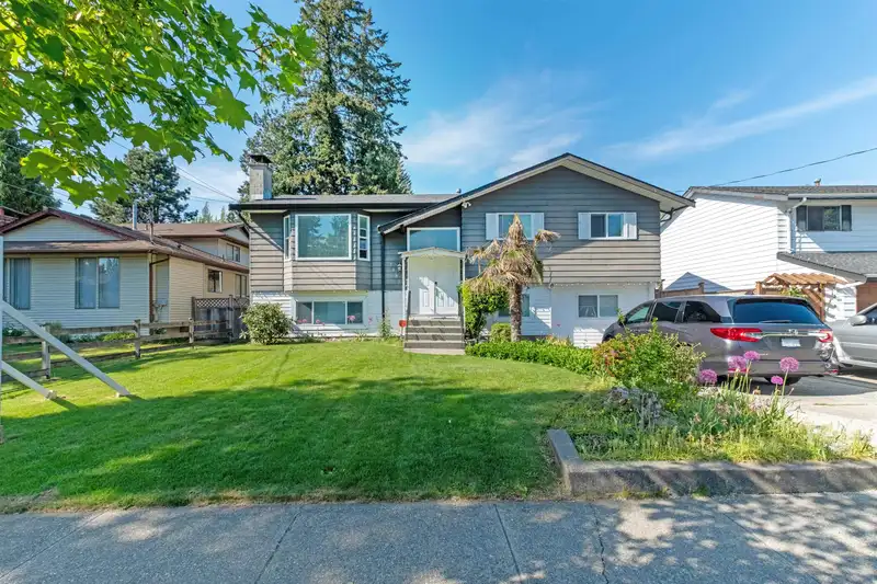 14917 92 AVENUE - photo 1 of 39