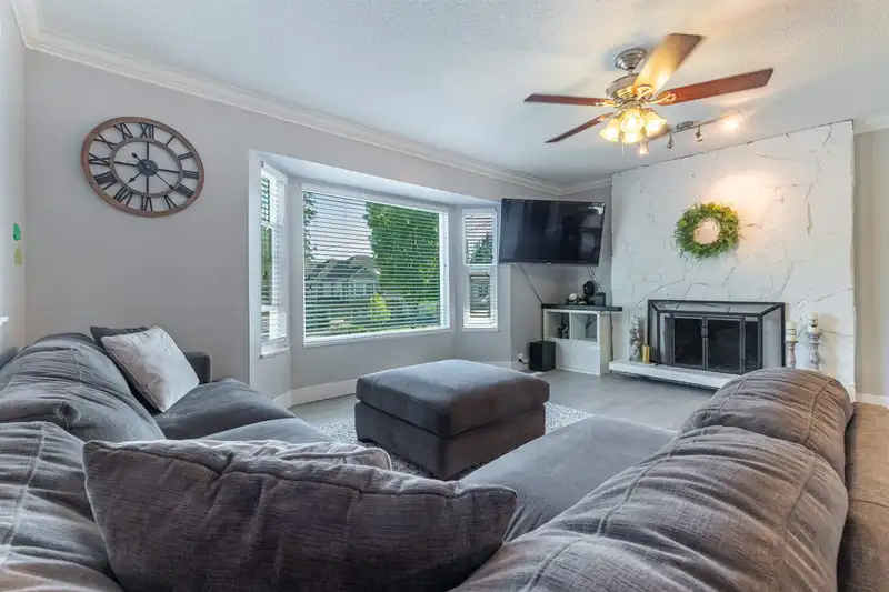 14917 92 AVENUE - photo 4 of 39