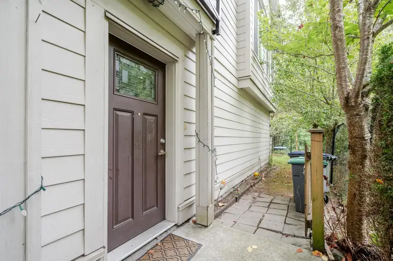 106 15399 GUILDFORD DRIVE - photo 4 of 39
