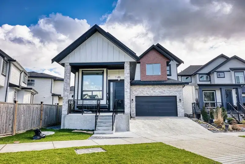 7080 192A STREET - photo 2 of 33
