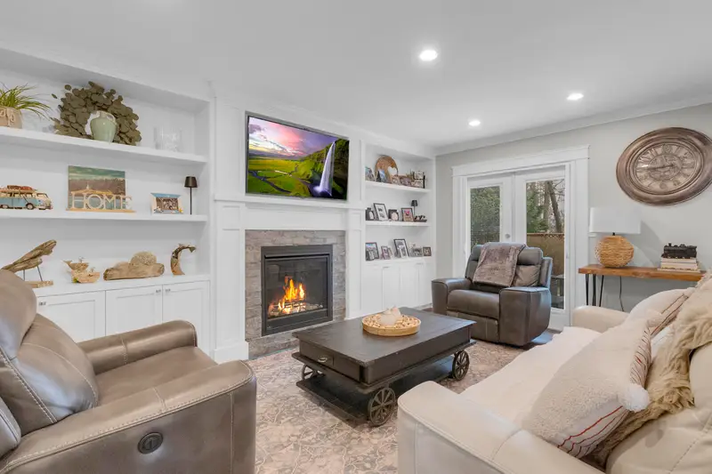 8168 132A STREET - photo 2 of 25