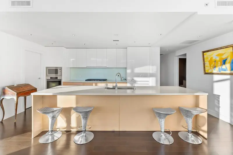 502 6080 IONA DRIVE - photo 3 of 25