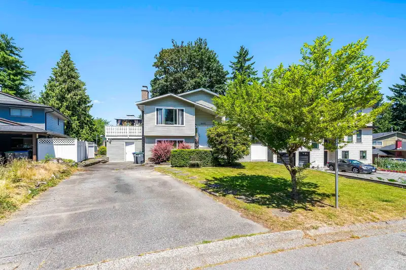 14171 74A AVENUE - photo 3 of 40