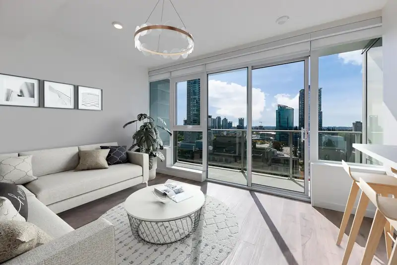 1709 13428 105 AVENUE - photo 3 of 36