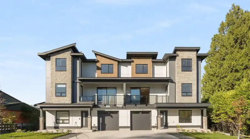 102 14753 111A AVENUE - photo 1 of 25