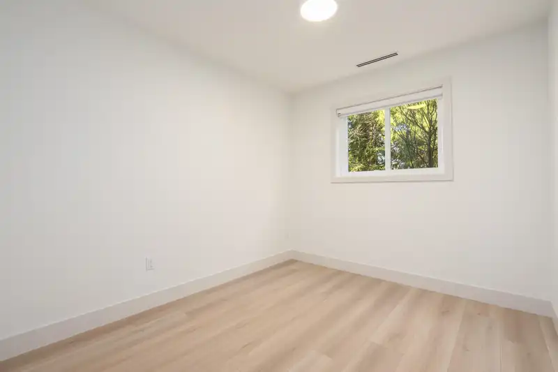 102 14753 111A AVENUE - photo 4 of 25