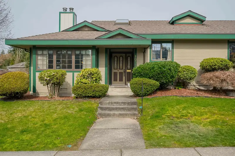 10523 FRASERGLEN DRIVE - photo 4 of 25