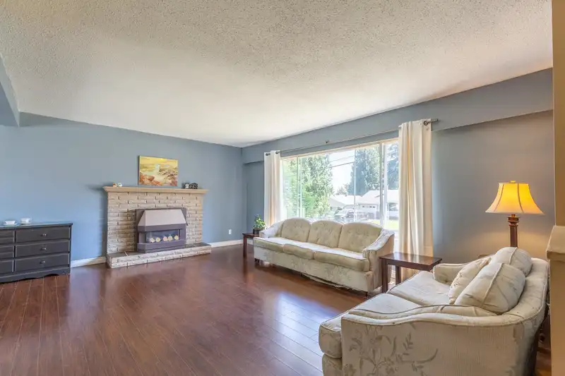 14769 110 AVENUE - photo 4 of 30